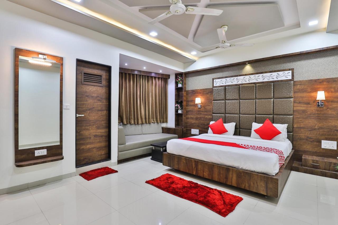 Collection O 7557 Hotel Shiv Kunj Exotica Naroda Exterior photo