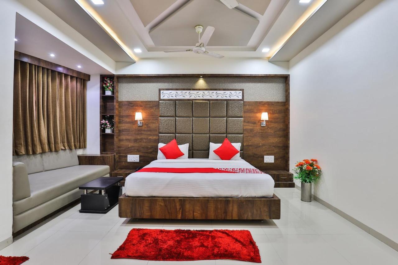 Collection O 7557 Hotel Shiv Kunj Exotica Naroda Exterior photo