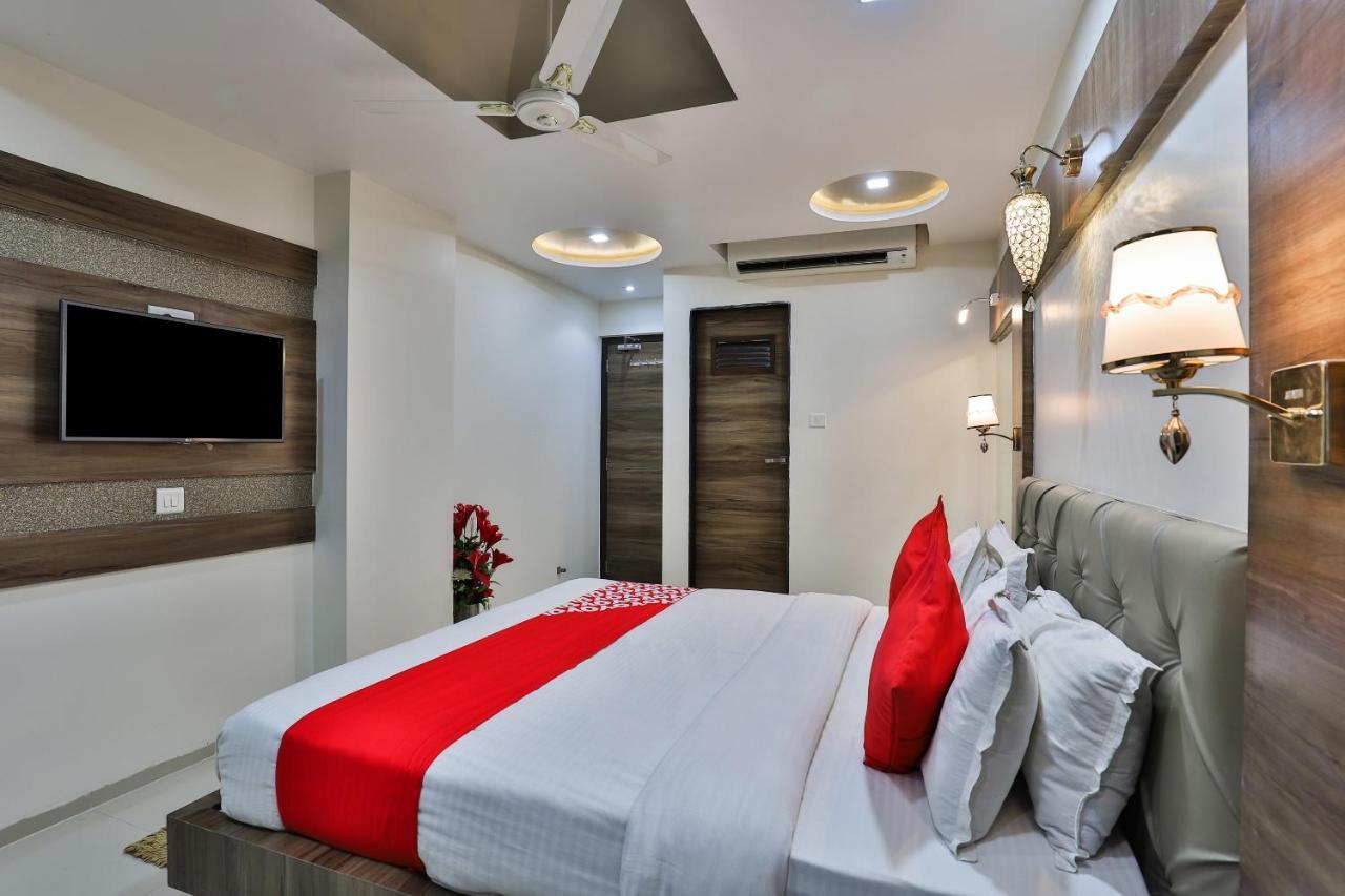 Collection O 7557 Hotel Shiv Kunj Exotica Naroda Exterior photo