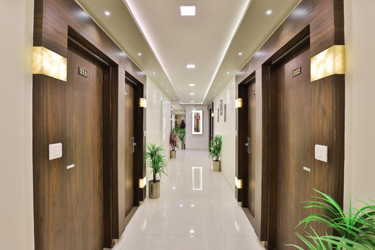 Collection O 7557 Hotel Shiv Kunj Exotica Naroda Exterior photo
