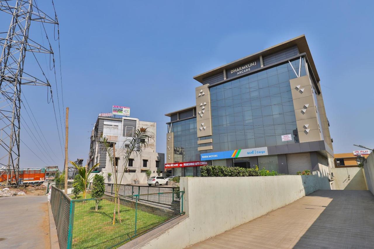 Collection O 7557 Hotel Shiv Kunj Exotica Naroda Exterior photo