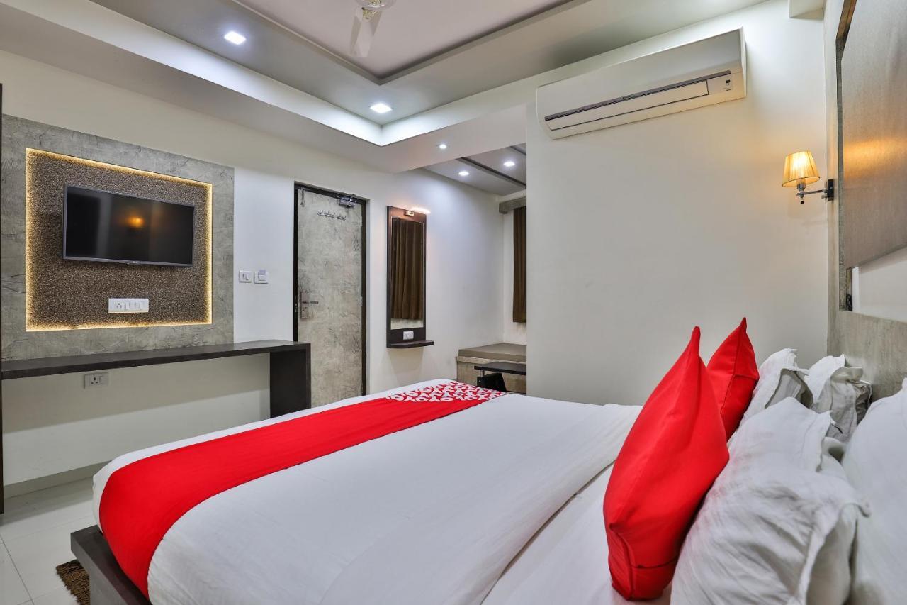 Collection O 7557 Hotel Shiv Kunj Exotica Naroda Exterior photo