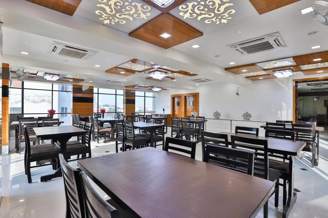 Collection O 7557 Hotel Shiv Kunj Exotica Naroda Exterior photo