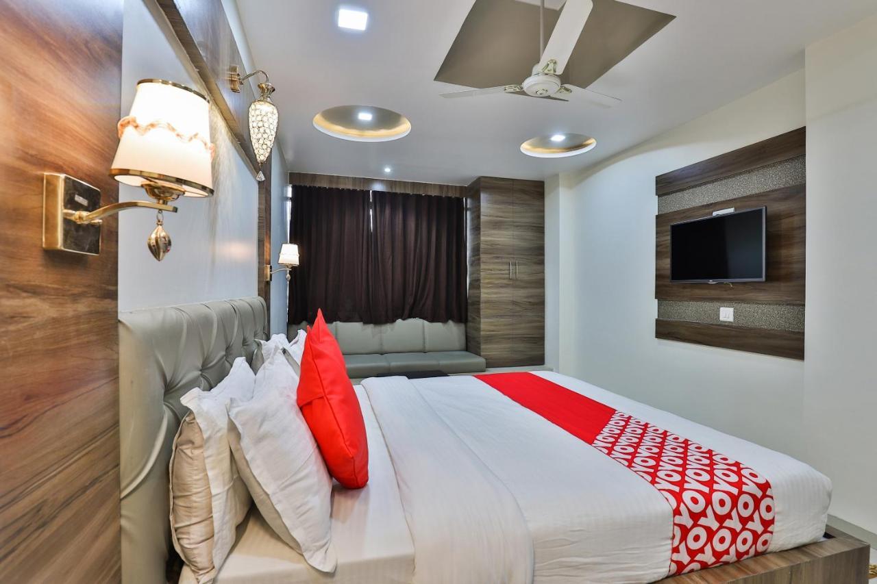 Collection O 7557 Hotel Shiv Kunj Exotica Naroda Exterior photo