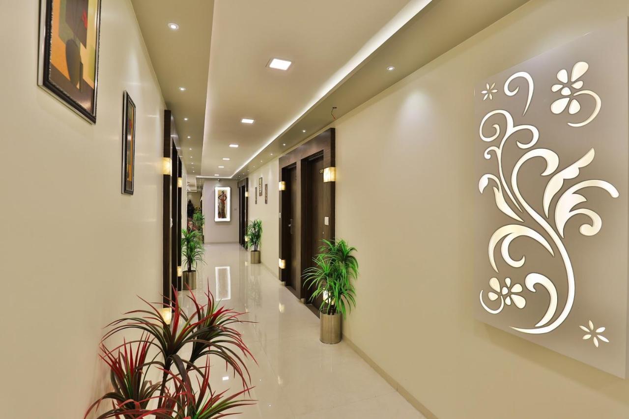Collection O 7557 Hotel Shiv Kunj Exotica Naroda Exterior photo