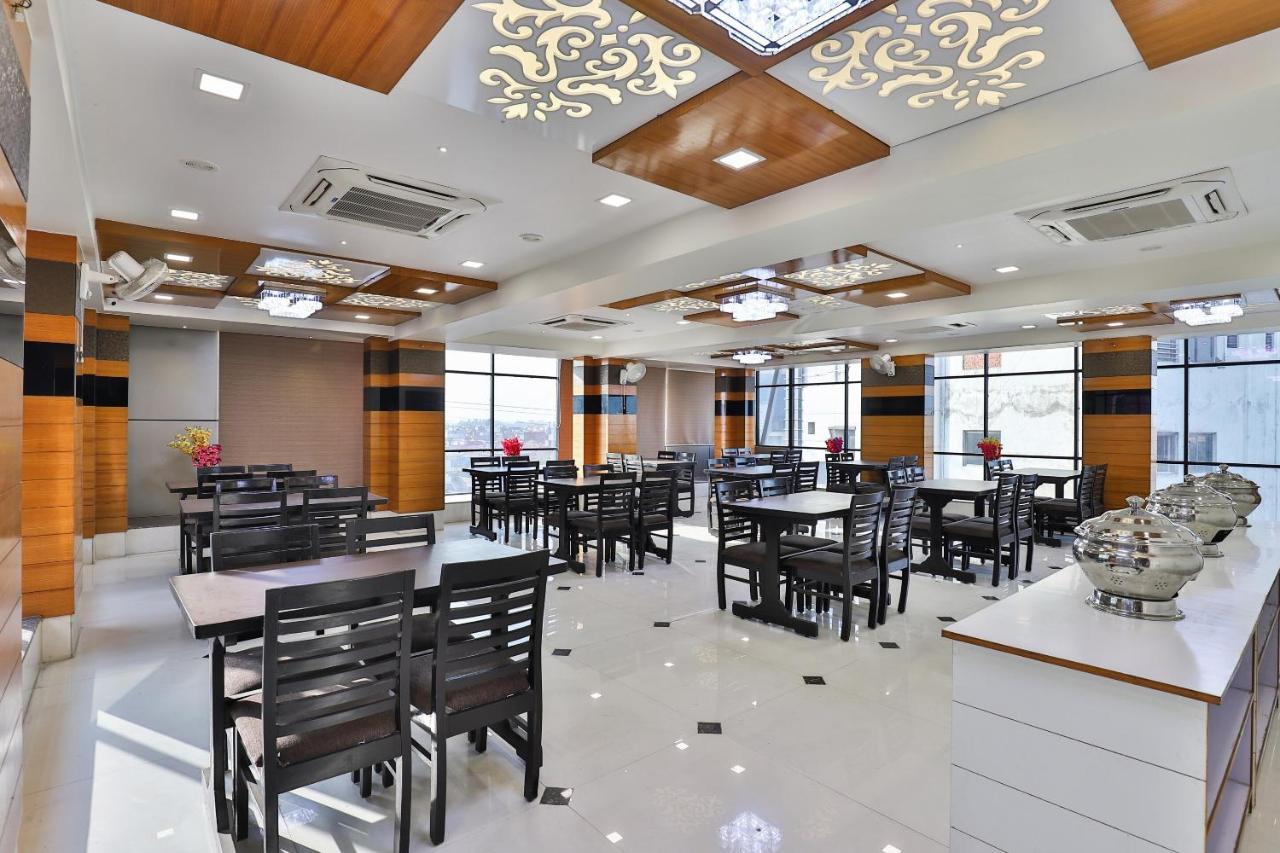 Collection O 7557 Hotel Shiv Kunj Exotica Naroda Exterior photo