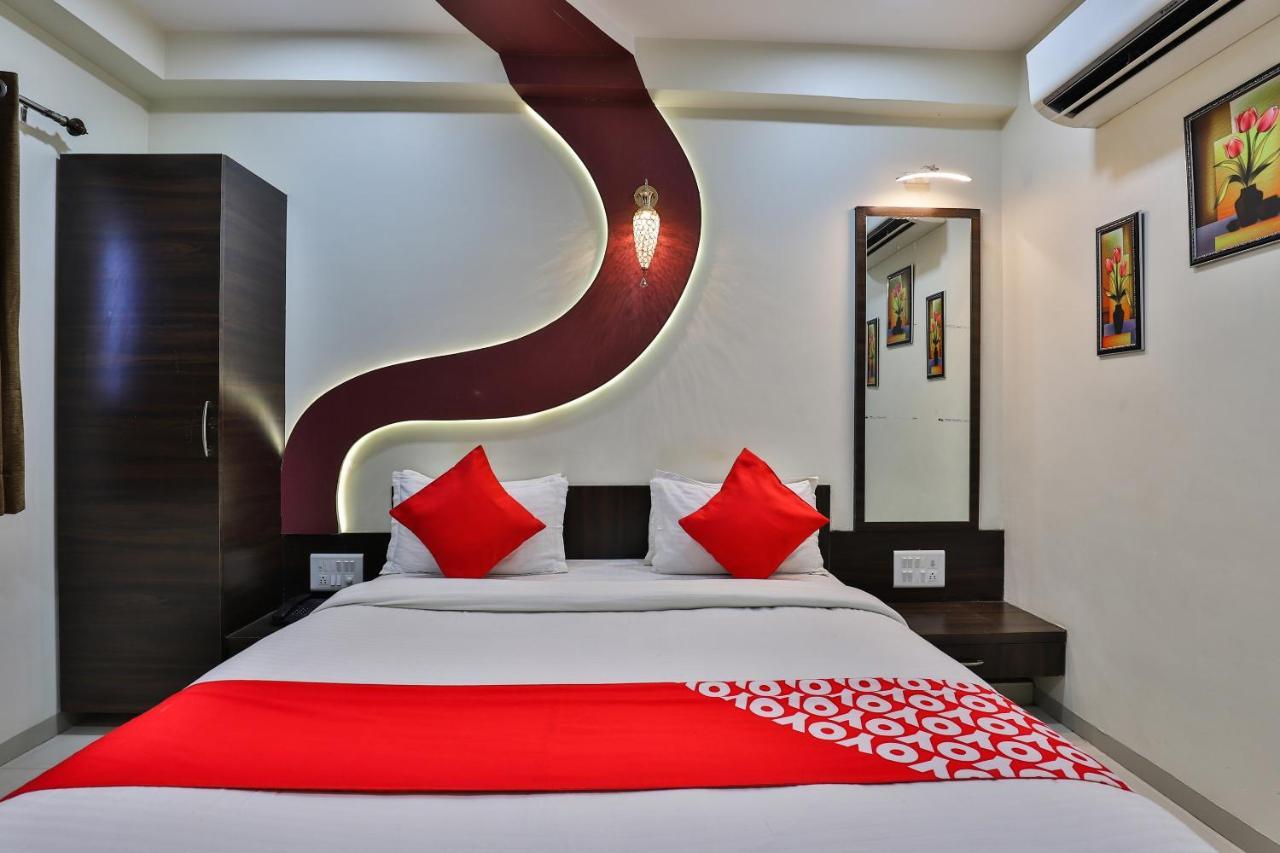 Collection O 7557 Hotel Shiv Kunj Exotica Naroda Exterior photo