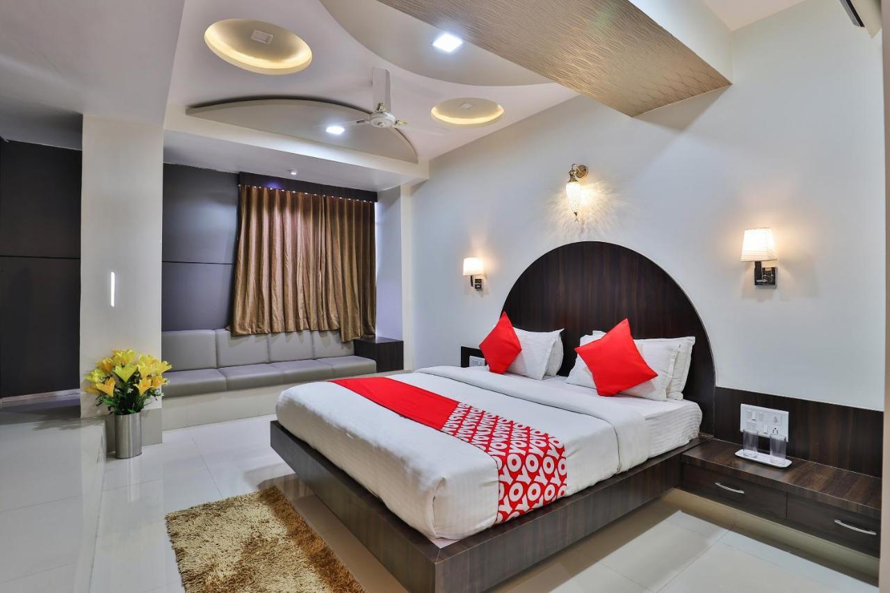 Collection O 7557 Hotel Shiv Kunj Exotica Naroda Exterior photo