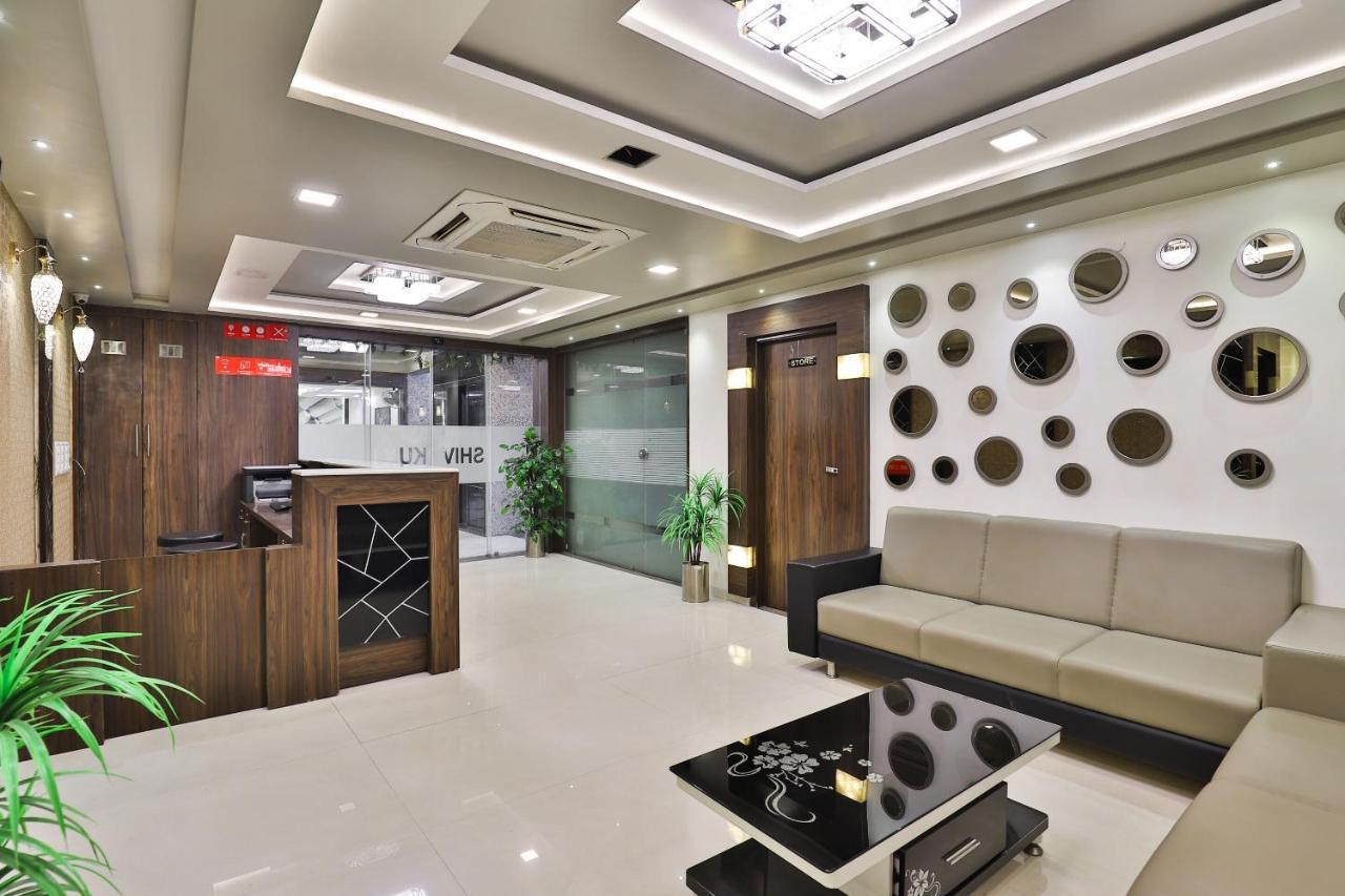 Collection O 7557 Hotel Shiv Kunj Exotica Naroda Exterior photo
