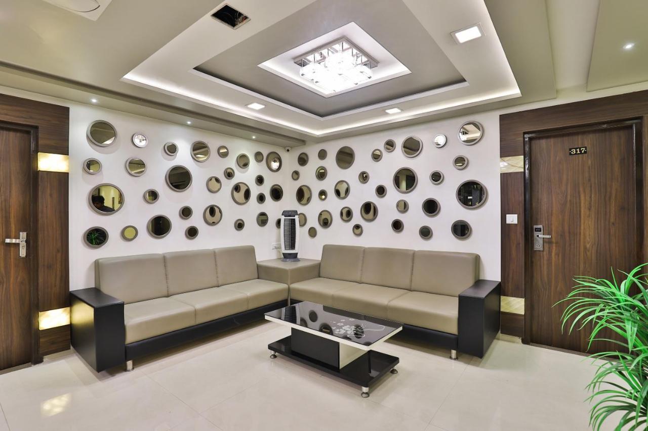 Collection O 7557 Hotel Shiv Kunj Exotica Naroda Exterior photo